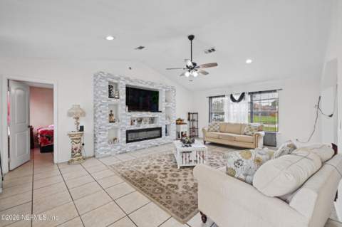 8210 Hot Springs Drive, Jacksonville FL - photo 8 of 31