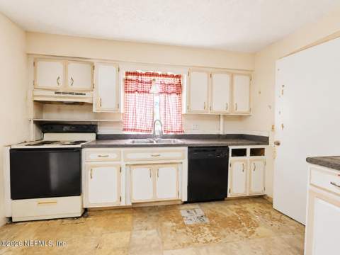 10933 Luana Drive, Jacksonville FL - photo 11 of 24