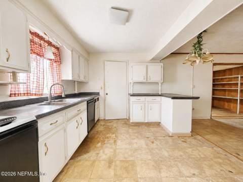 10933 Luana Drive, Jacksonville FL - photo 12 of 24