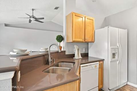 11197 Illford Drive, Jacksonville FL - photo 19 of 48