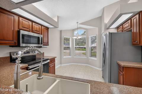 7481 Carriage Side Court, Jacksonville FL - photo 14 of 46