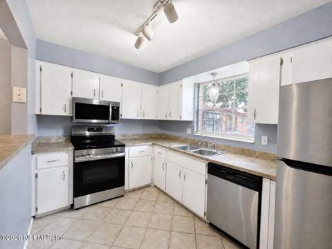 5201 Atlantic Boulevard #106, Jacksonville FL - photo 13 of 37