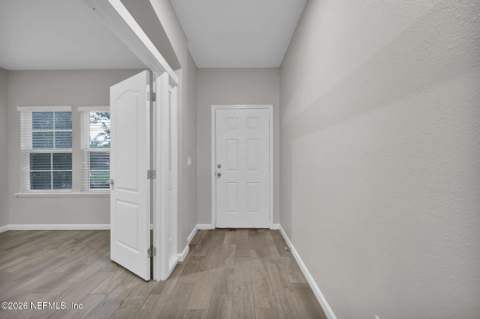1289 Kendall Drive, Jacksonville FL - photo 7 of 56