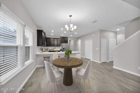 1289 Kendall Drive, Jacksonville FL - photo 17 of 56