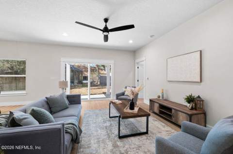 8863 Hipps Road, Jacksonville FL - photo 9 of 42