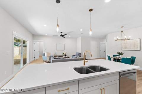 8863 Hipps Road, Jacksonville FL - photo 12 of 42