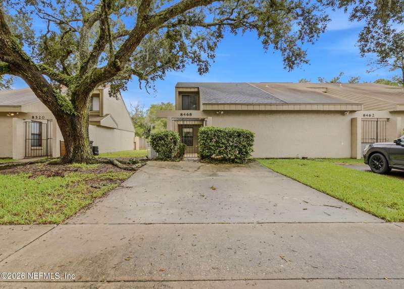 2 bedroom Townhouse at 8468 Windypine Lane, Whispering Pines, Jacksonville — photo 2