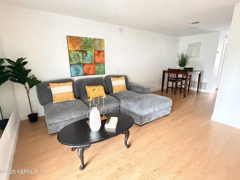 1 bedroom Condominium at 1200 Bretta Street #25, Teakwood Villas, Jacksonville — photo 2