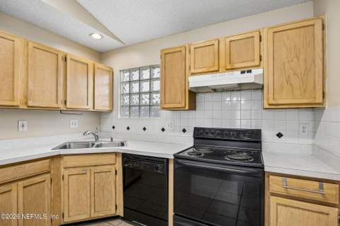 3653 Caroline Vale Boulevard, Jacksonville FL - photo 15 of 29