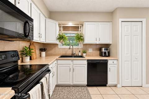 2038 Broad Oak Drive, Jacksonville FL - photo 7 of 18