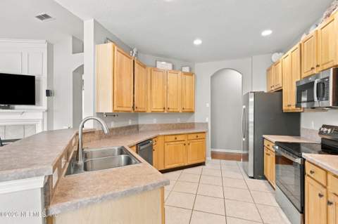 8812 Brighton Hill Circle, Jacksonville FL - photo 17 of 60