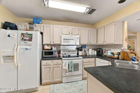2786 Lantana Lakes Drive, Jacksonville FL - photo 12 of 34