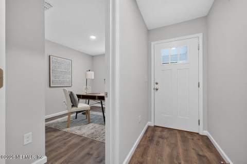 817 Jackson Road, Jacksonville FL - photo 6 of 26