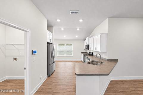 8179 Helmsley Boulevard, Jacksonville FL - photo 11 of 33