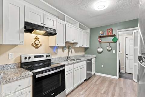 3518 Lane Avenue, Jacksonville FL - photo 9 of 45