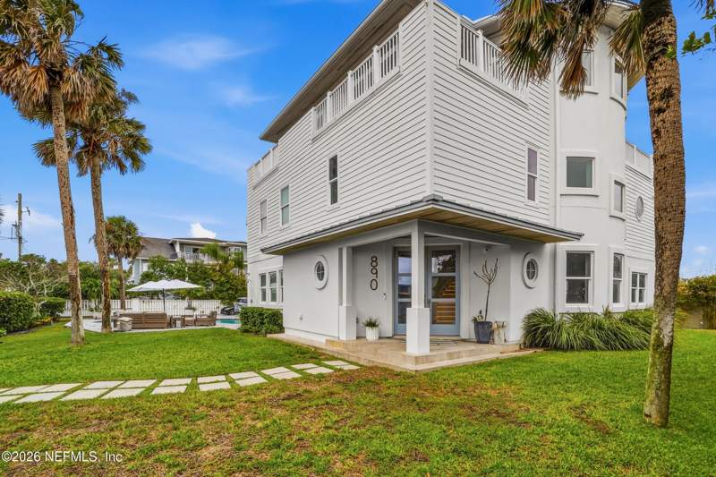 6 bedroom Single Family Residence at 890 Beach Avenue, Atlantic Beach, Atlantic Beach — photo 2