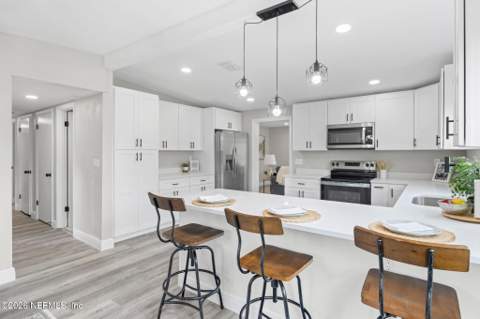 907 Crest Drive, Jacksonville FL - photo 7 of 46