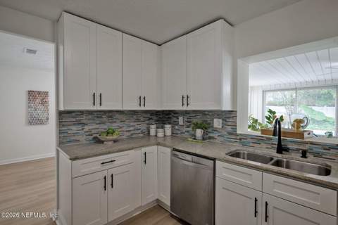 7837 Rondeau Drive, Jacksonville FL - photo 8 of 44