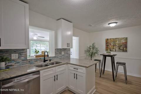 7837 Rondeau Drive, Jacksonville FL - photo 9 of 44