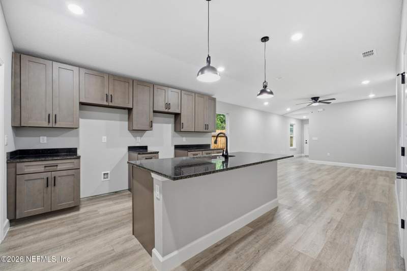 4 bedroom Single Family Residence at 3242 Dillon Street, Highway, Jacksonville — photo 2