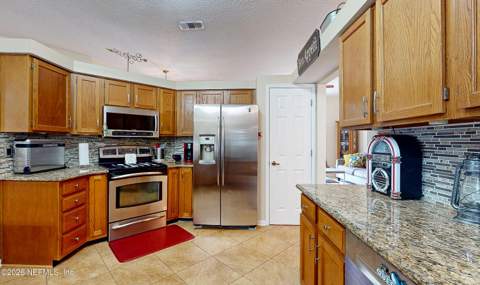 4431 Hollygate Drive, Jacksonville FL - photo 17 of 36