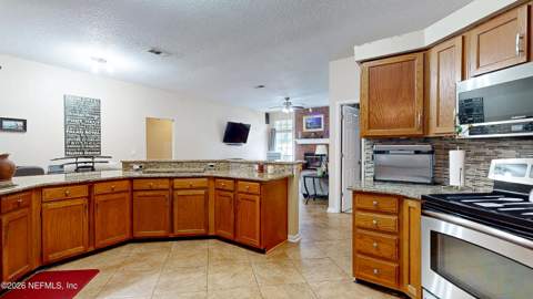 4431 Hollygate Drive, Jacksonville FL - photo 18 of 36