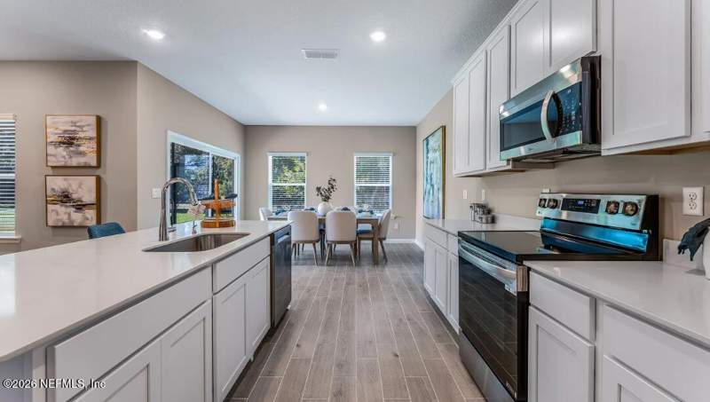 4 bedroom Single Family Residence at 554 Avalon Woods Lane, Avalon Woods, Jacksonville — photo 2