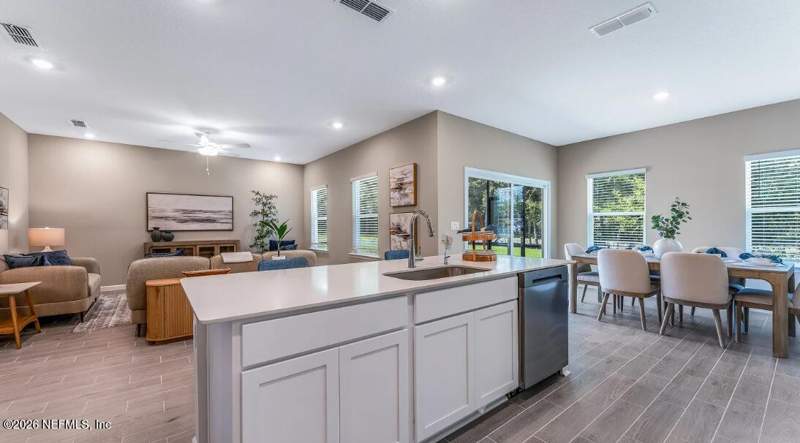 4 bedroom Single Family Residence at 554 Avalon Woods Lane, Avalon Woods, Jacksonville — photo 4