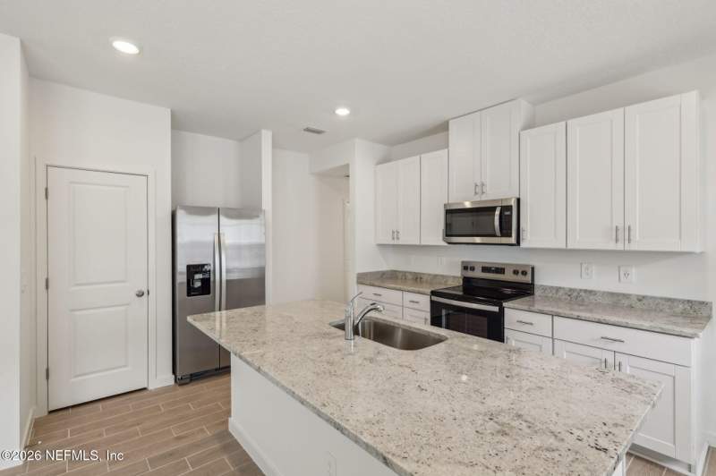 4 bedroom Single Family Residence at 10688 Lishwood Way, Kings Preserve, Jacksonville — photo 3