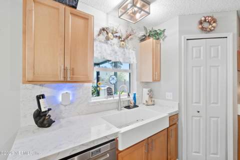 12241 Shadow Creek Court, Jacksonville FL - photo 13 of 38