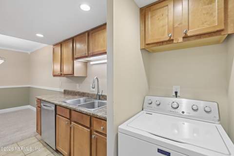 3737 Loretto Road #407, Jacksonville FL - photo 7 of 34