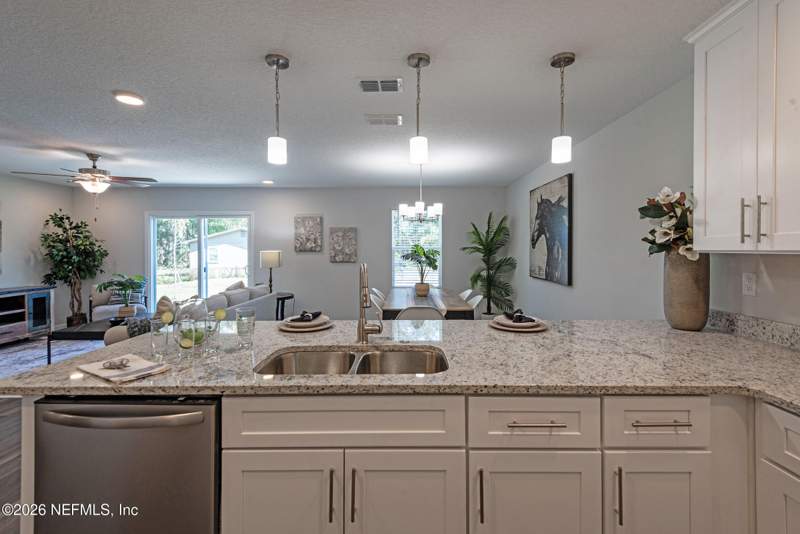 4 bedroom Single Family Residence at 8247 Berry Avenue, Oakwood Villa Ests, Jacksonville — photo 5
