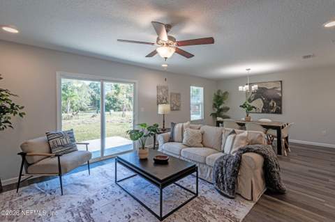 8247 Berry Avenue, Jacksonville FL - photo 9 of 22