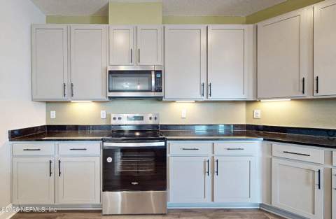 1045 Panther Lake Parkway, Jacksonville FL - photo 8 of 41