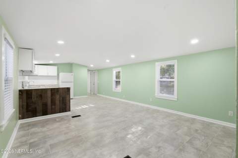 10100 Mercury Drive, Jacksonville FL - photo 6 of 28