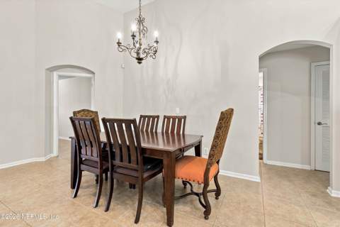 5901 Alamosa Circle, Jacksonville FL - photo 8 of 48