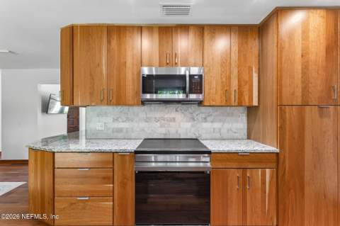 12902 Silver Oak Drive, Jacksonville FL - photo 16 of 60