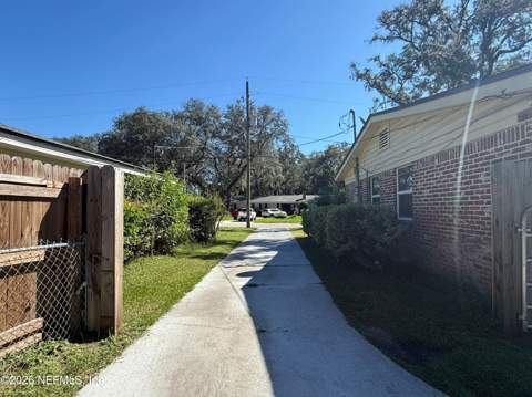 1682 Westminister Avenue, Jacksonville FL - photo 6 of 36