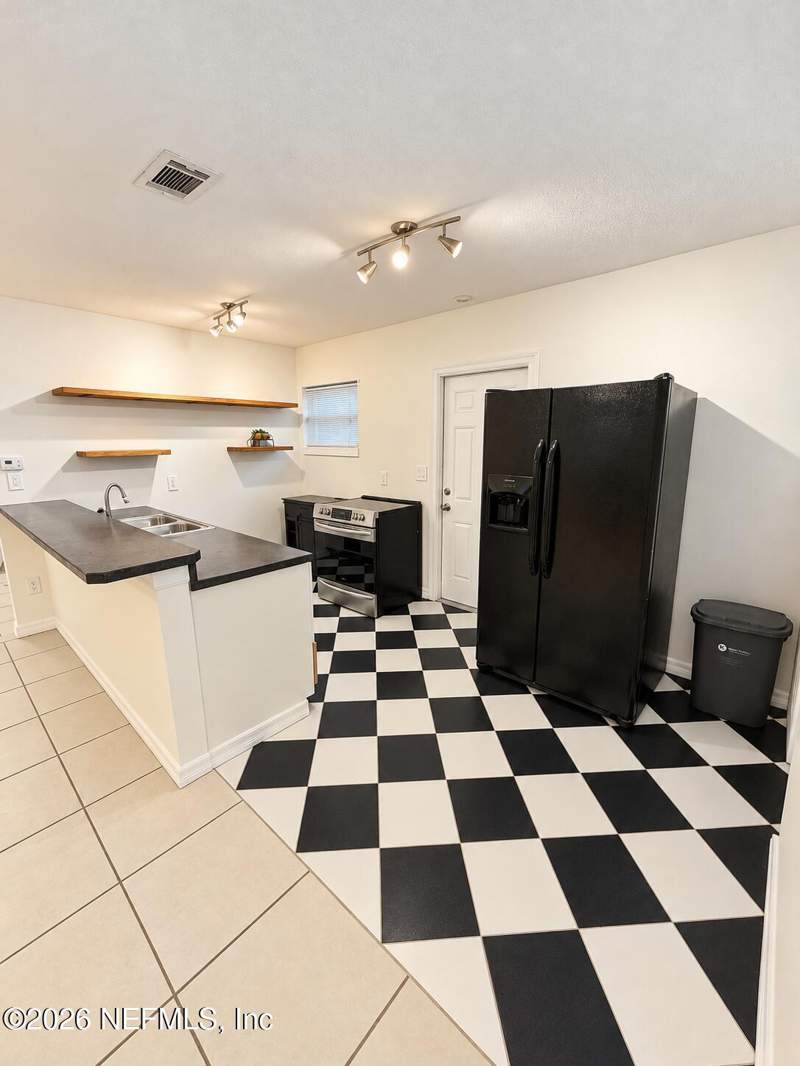 3 bedroom Single Family Residence at 5839 110th Street, Forrest Brook, Jacksonville — photo 3