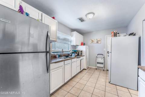 2470 Vernon Street, Jacksonville FL - photo 6 of 23