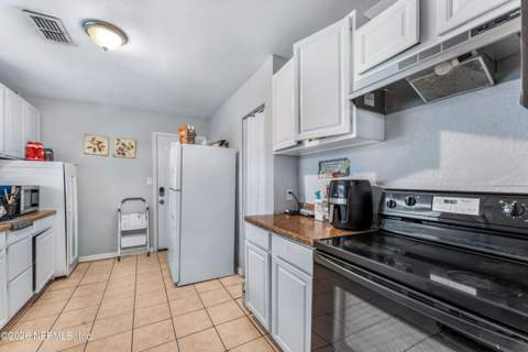 2470 Vernon Street, Jacksonville FL - photo 7 of 23