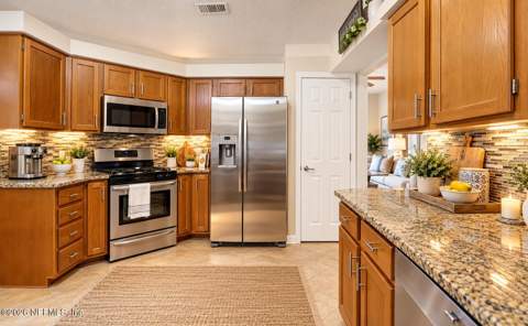4431 Hollygate Drive, Jacksonville FL - photo 9 of 36