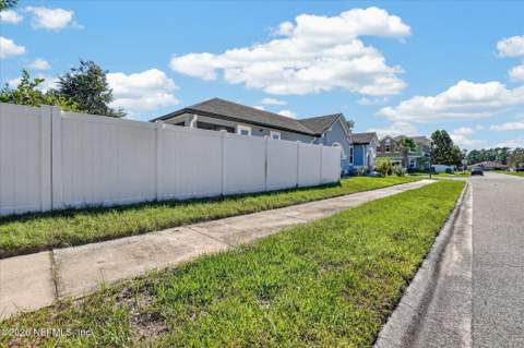 7018 Azalea Grove Drive, Jacksonville FL - photo 8 of 53