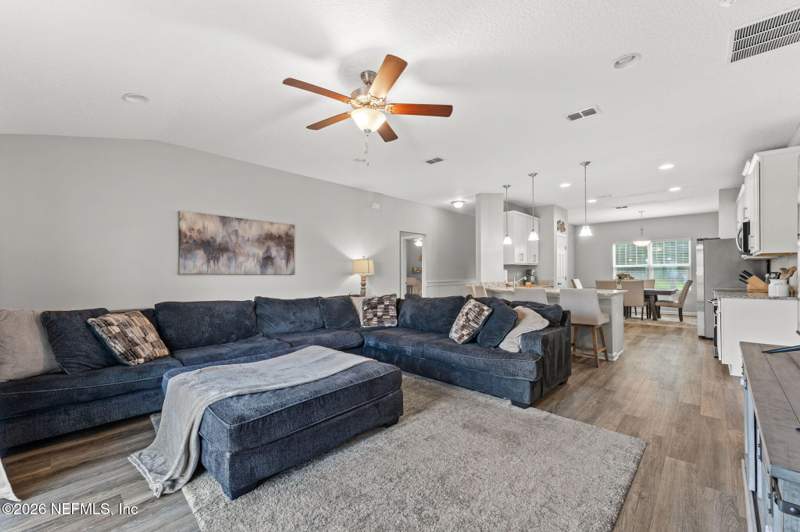 4 bedroom Single Family Residence at 15796 Northside Drive, Pine Lakes, Jacksonville — photo 5