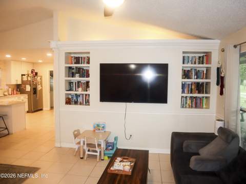 8329 Cross Timbers Drive, Jacksonville FL - photo 12 of 39
