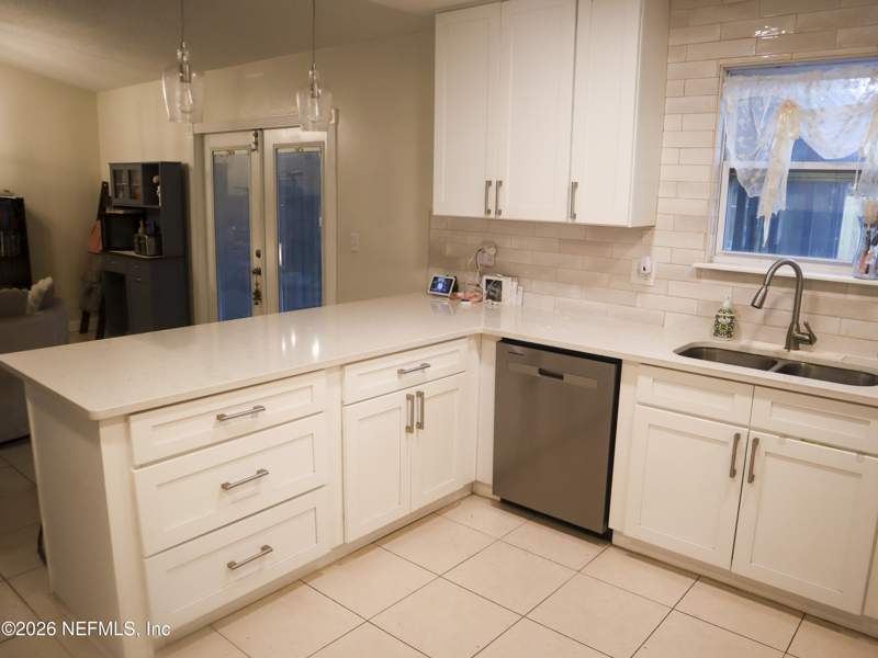 4 bedroom Single Family Residence at 8329 Cross Timbers Drive, Argyle/chimney Lakes, Jacksonville — photo 5