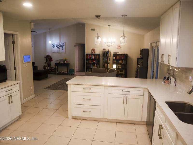 4 bedroom Single Family Residence at 8329 Cross Timbers Drive, Argyle/chimney Lakes, Jacksonville — photo 2