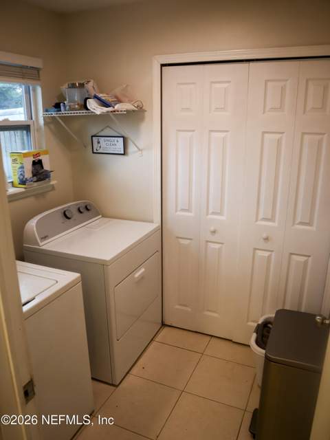 8329 Cross Timbers Drive, Jacksonville FL - photo 7 of 39