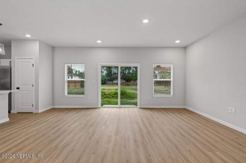 5024 Courtland Oaks Street, Jacksonville FL - photo 12 of 60