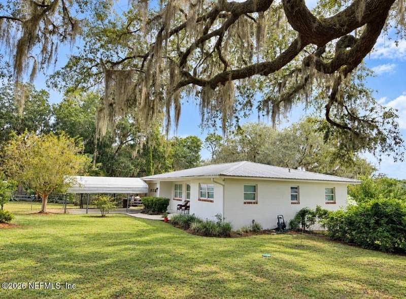 3 bedroom Single Family Residence at 842 Lake Shore Terrace, Grandin Lake Shores, Interlachen — photo 2